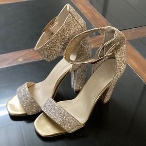 Size 9 gold sparkly heels not sure of brand